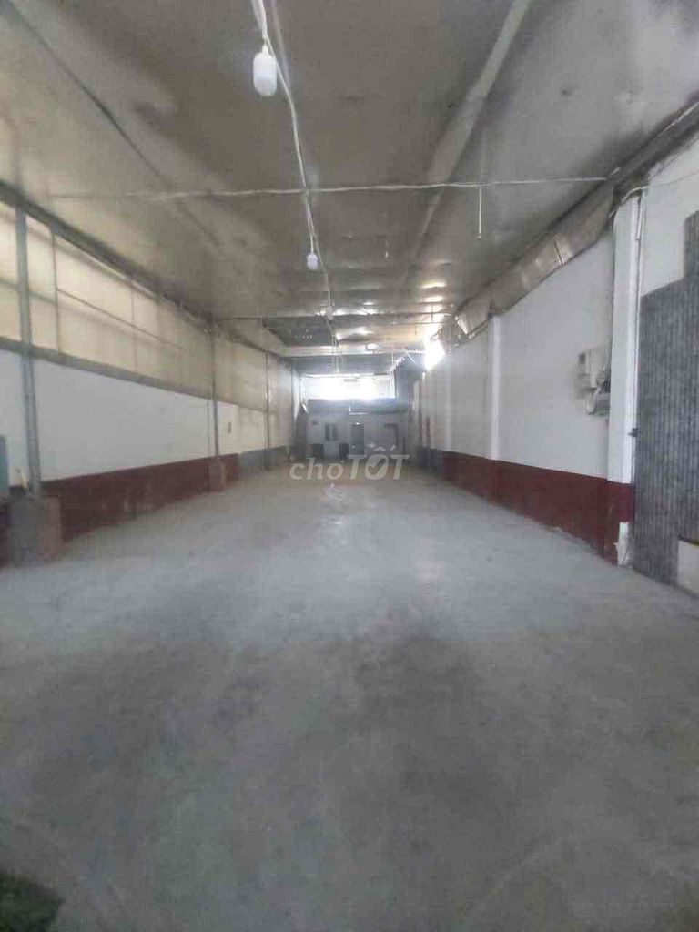 The Banser rents New Year's Coming 6 x 30 - could be a warehouse