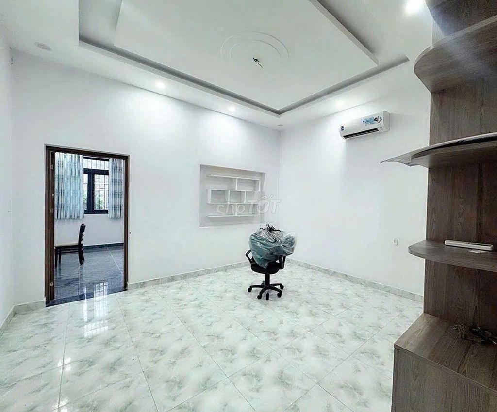 The large Nguyễn Trọng Tuyển -4 x18 m new home is rented by two floors.