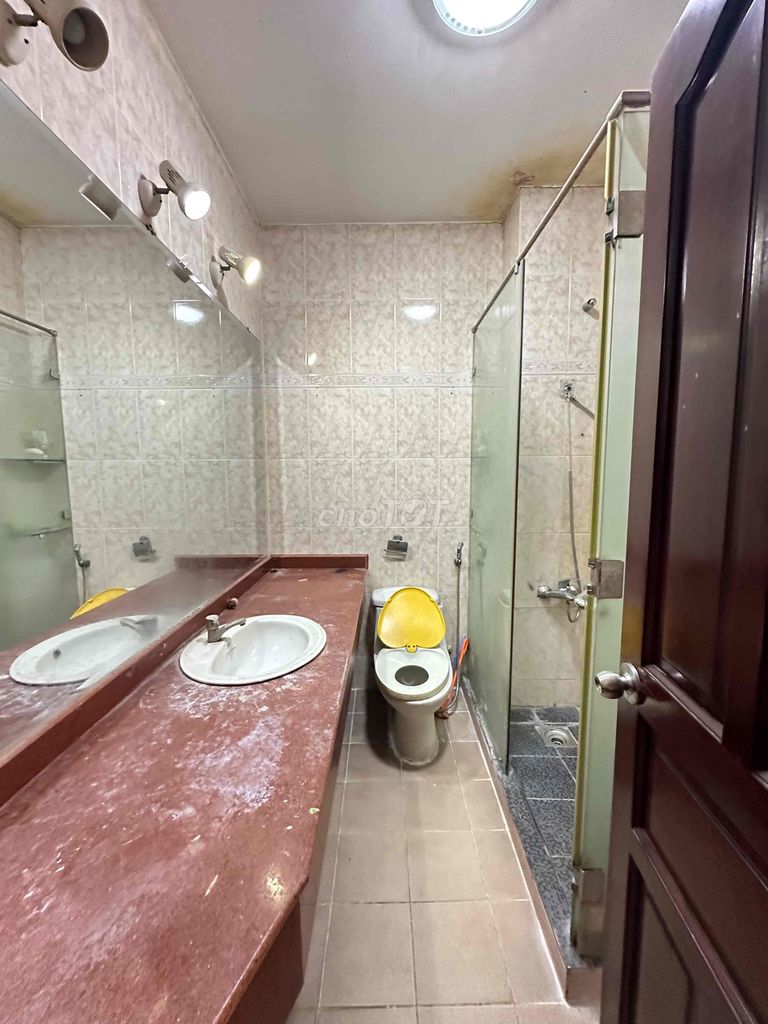 Rent a car alley house in Bàu Cát Tân Bình. area: 4 meters x 8 meters 3 floors at 12 million