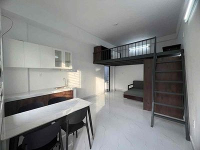 The balcony apartment 40 m2 full interior right over Tân Cảng near uth,hutech,ftu