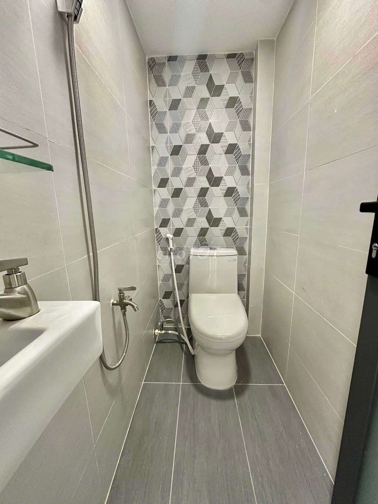 Rent a new house, down to Nguyễn Thị Thập.