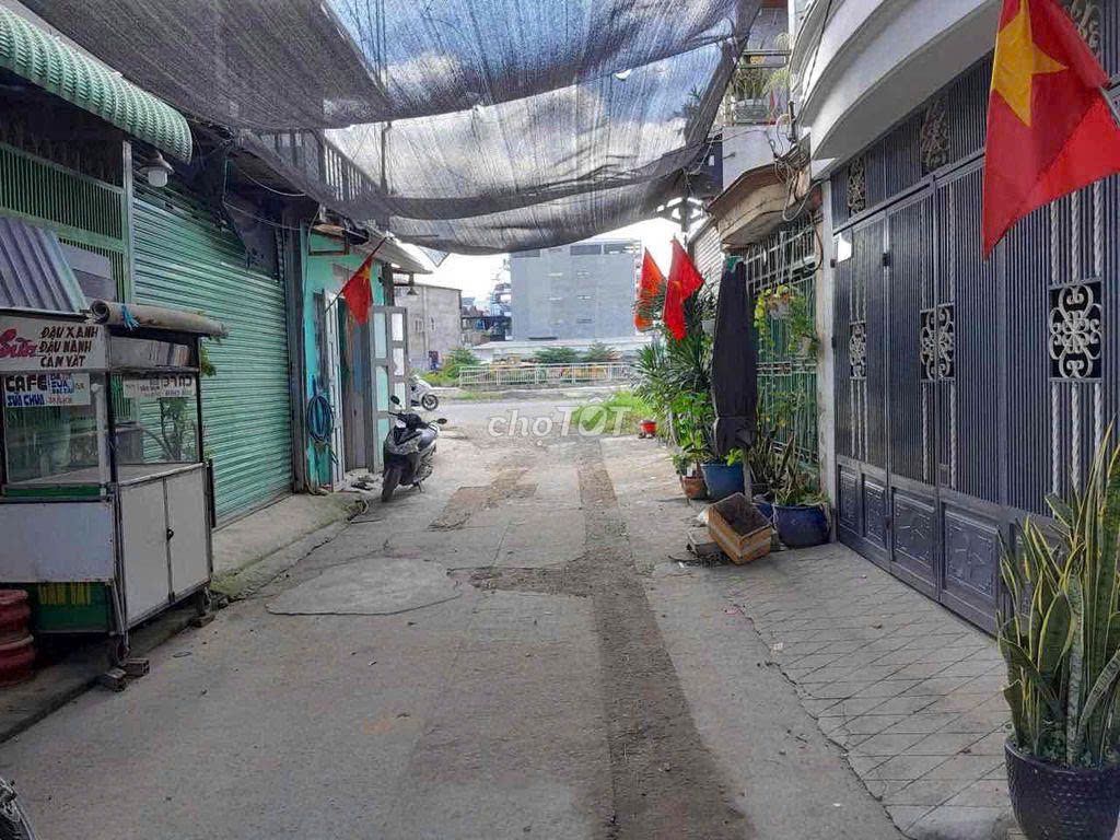 Rent warehouses 100 meters 2 alleys Nguyễn Văn Quá 8 million a month