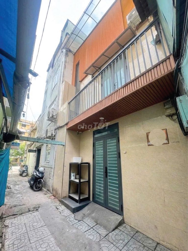 [master] rents the original Trương Định, District 3 (close to emperor)