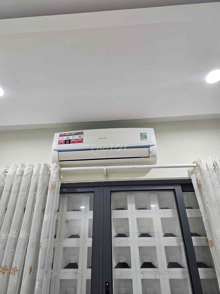 Get students to rent a service apartment equipped with beds, closets, air conditioning.
