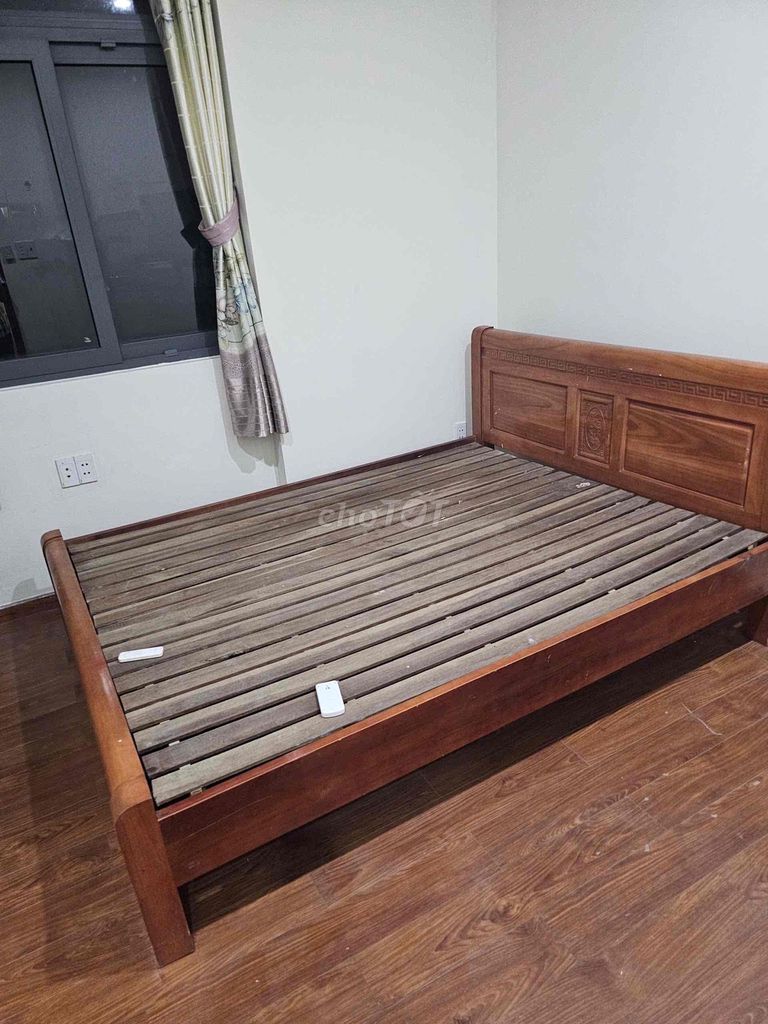 Get students to rent a service apartment equipped with beds, closets, air conditioning.