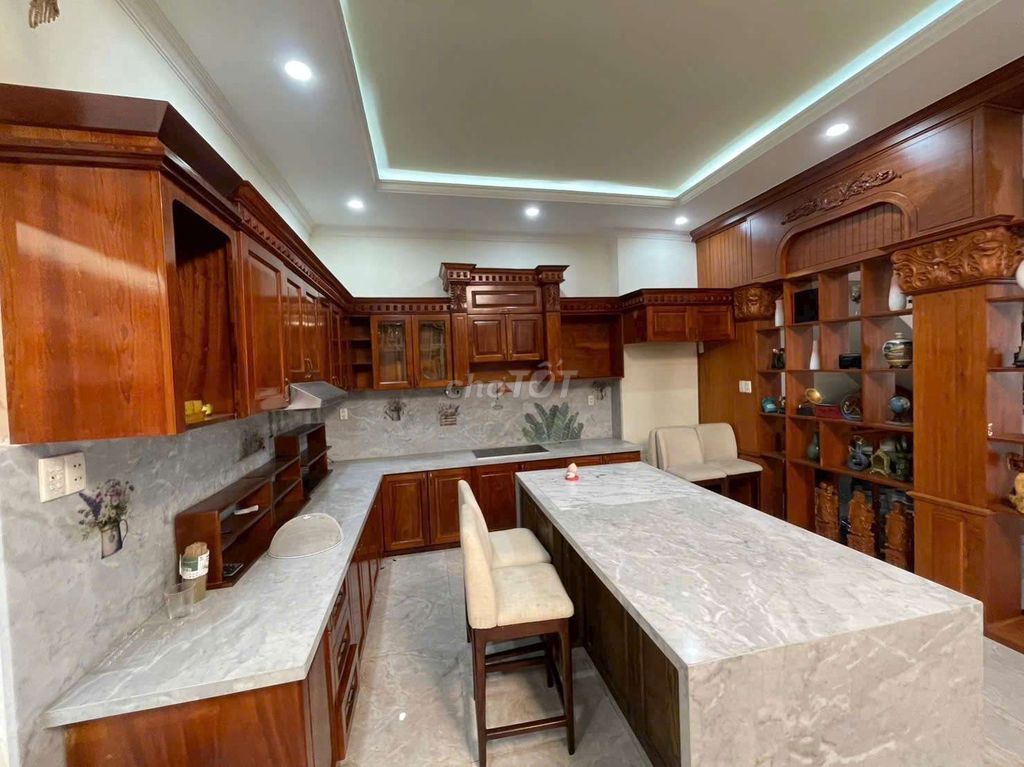 The beautiful villa is aeon 10 X20 level 3th floor vault right there.