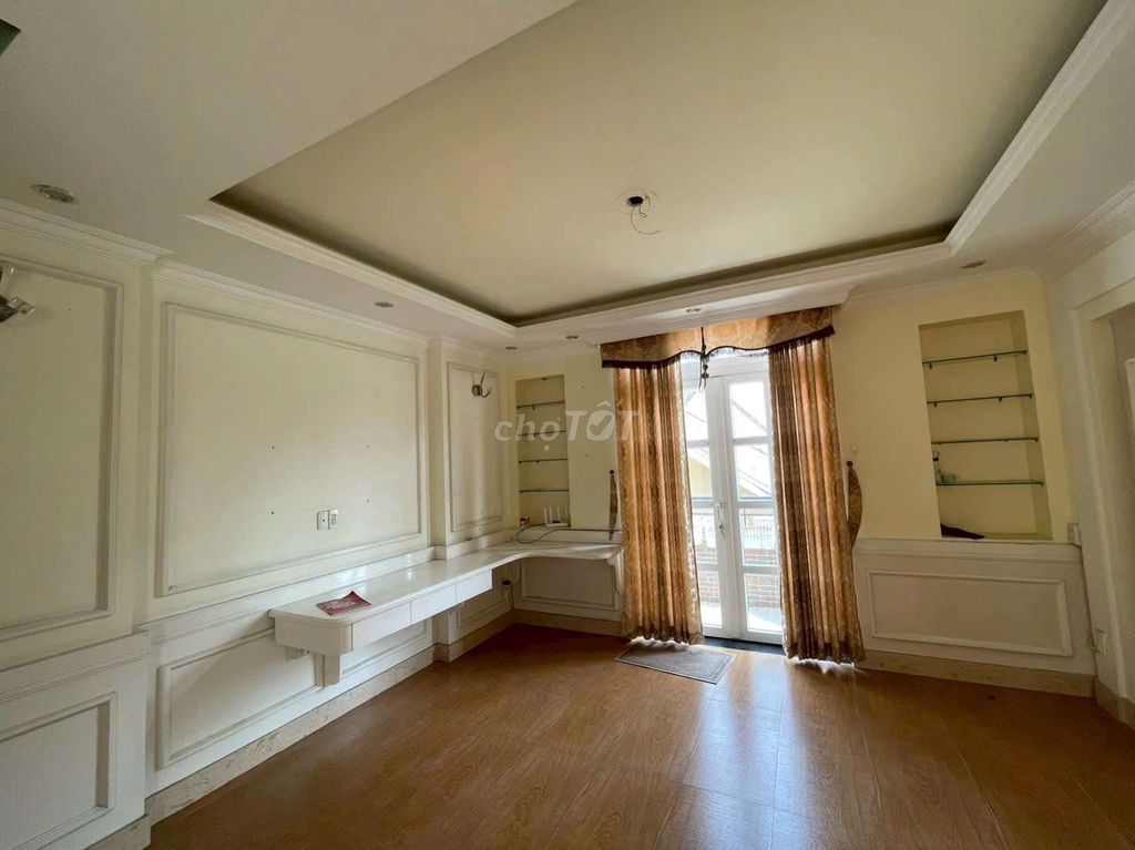 The beautiful villa is aeon 10 X20 level 3th floor vault right there.