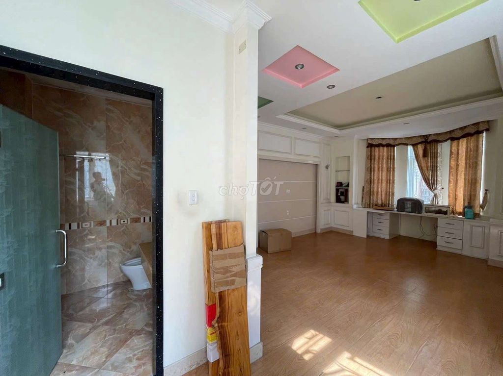 The beautiful villa is aeon 10 X20 level 3th floor vault right there.