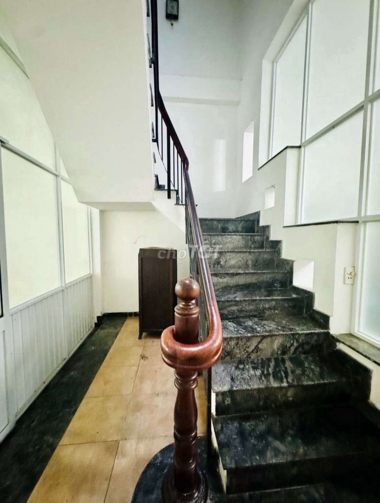 Rent a car house - near aeon - 3 floors above 4 bedroom 3 toilets