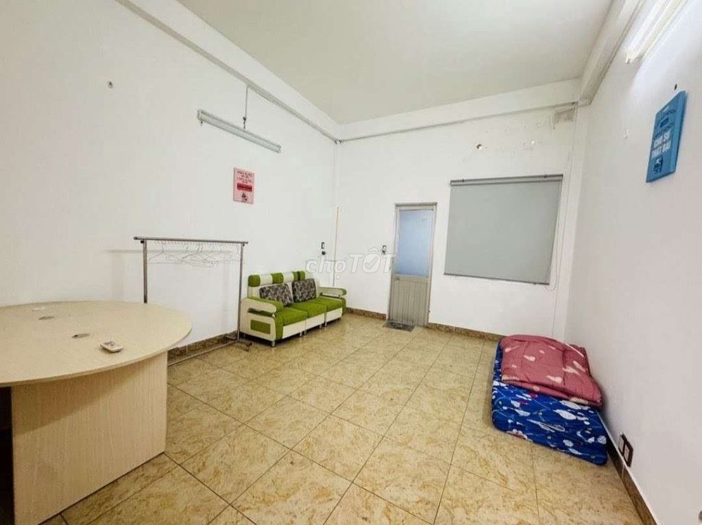 Rent a car house - near aeon - 3 floors above 4 bedroom 3 toilets