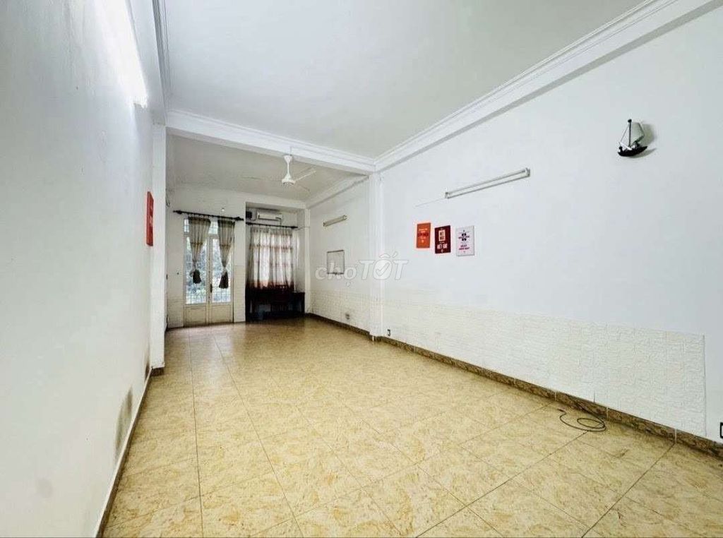 Rent a car house - near aeon - 3 floors above 4 bedroom 3 toilets