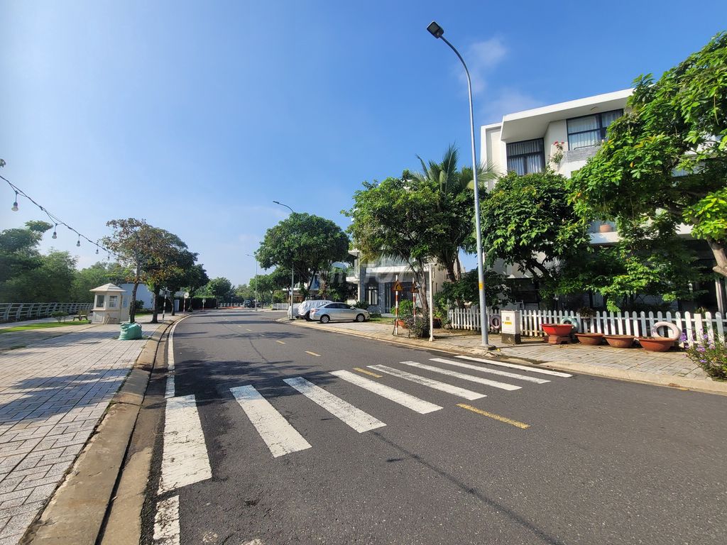 Renting RioVista's house near the Republic.