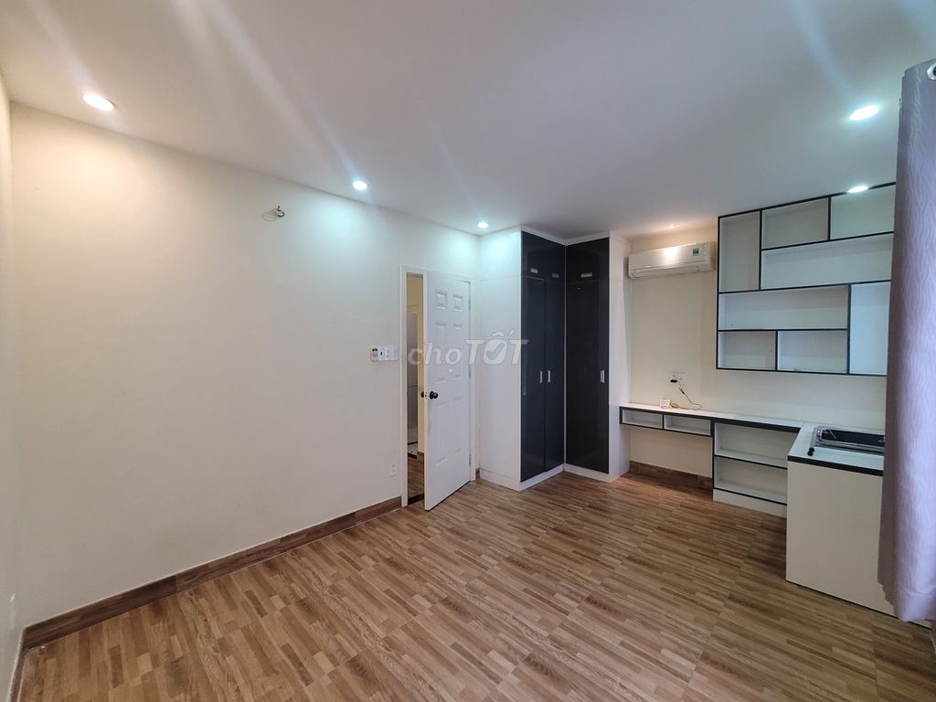 Renting RioVista's house near the Republic.