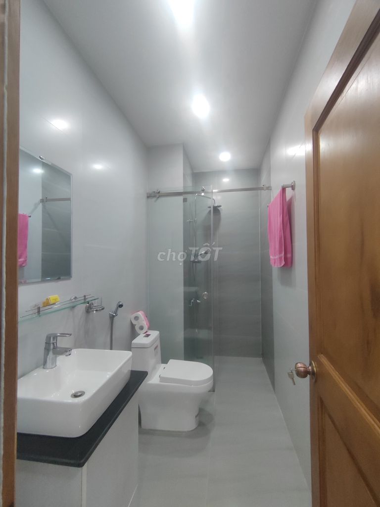 Renting RioVista's house near the Republic.