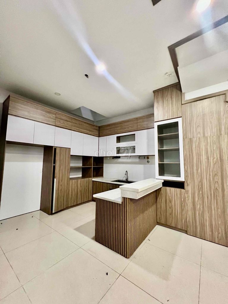 Rent a six-by-two-fourth floor bedroom 7 Picity Automated Parks.