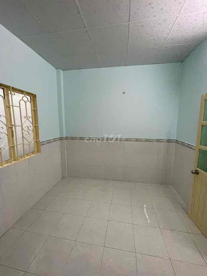 Rent a three-story bedroom. Two Hẻm Nguyễn Duy Trinh toilets for nine million.