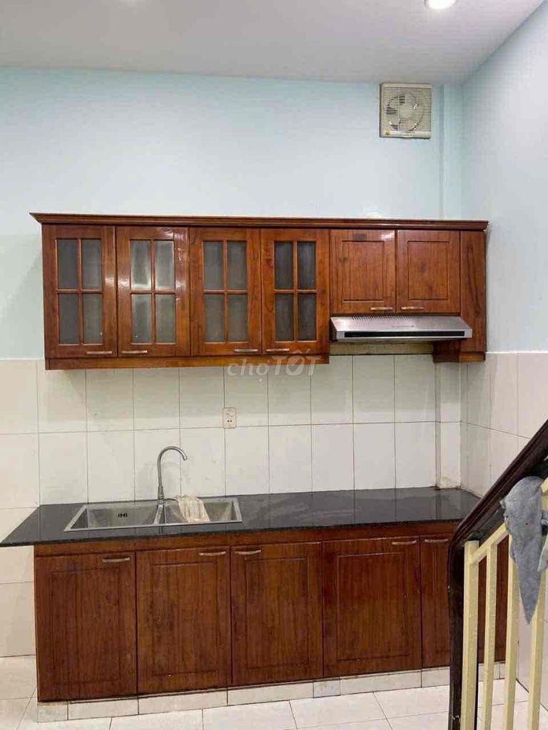 Rent a three-story bedroom. Two Hẻm Nguyễn Duy Trinh toilets for nine million.