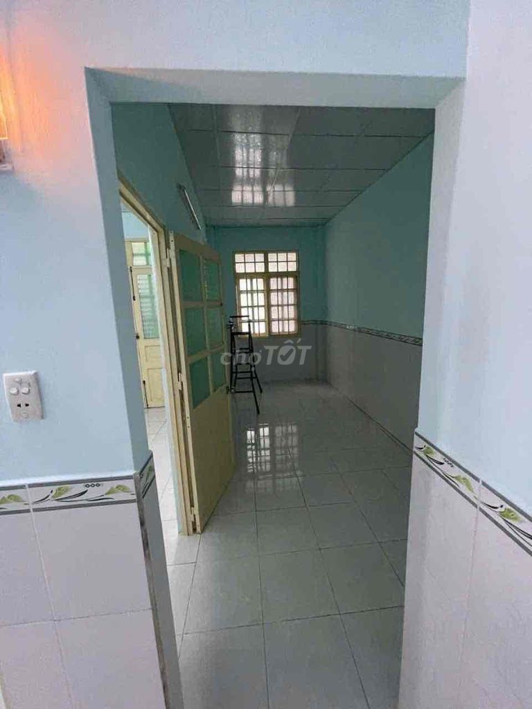Rent a three-story bedroom. Two Hẻm Nguyễn Duy Trinh toilets for nine million.