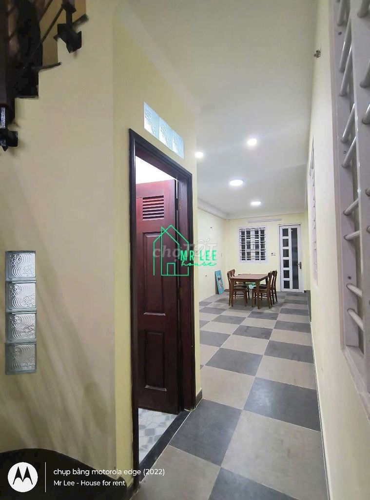 Rent a Đỗ Nhuận-three-story roof building. Three bedrooms, four bathrooms near aeon.