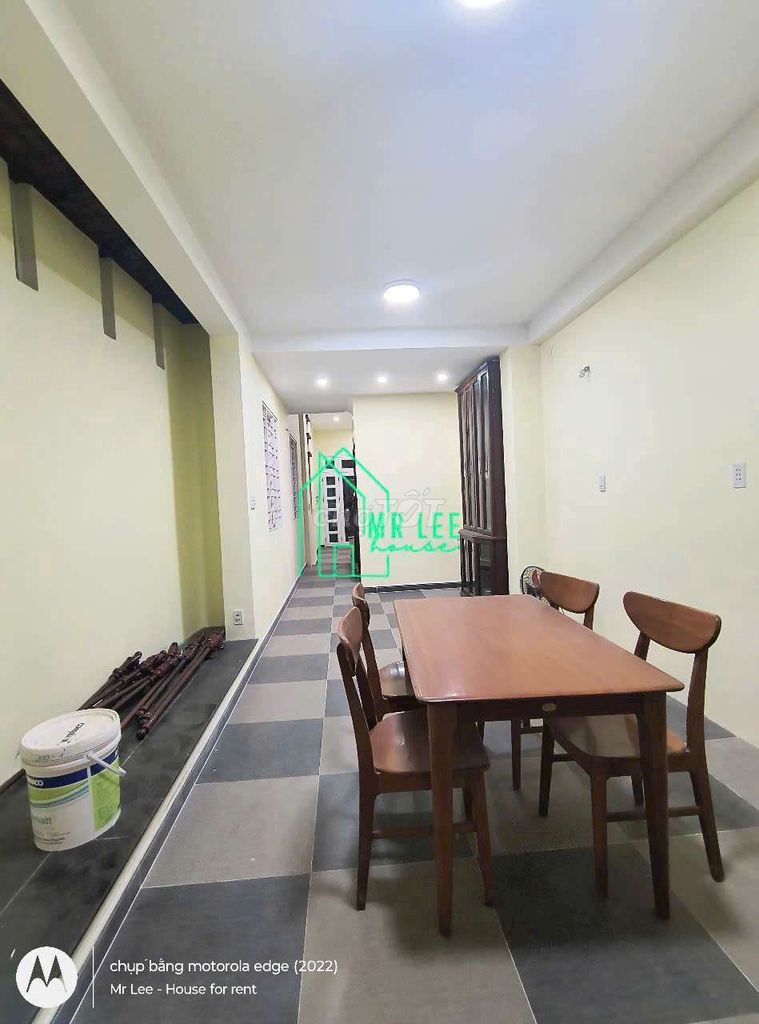 Rent a Đỗ Nhuận-three-story roof building. Three bedrooms, four bathrooms near aeon.