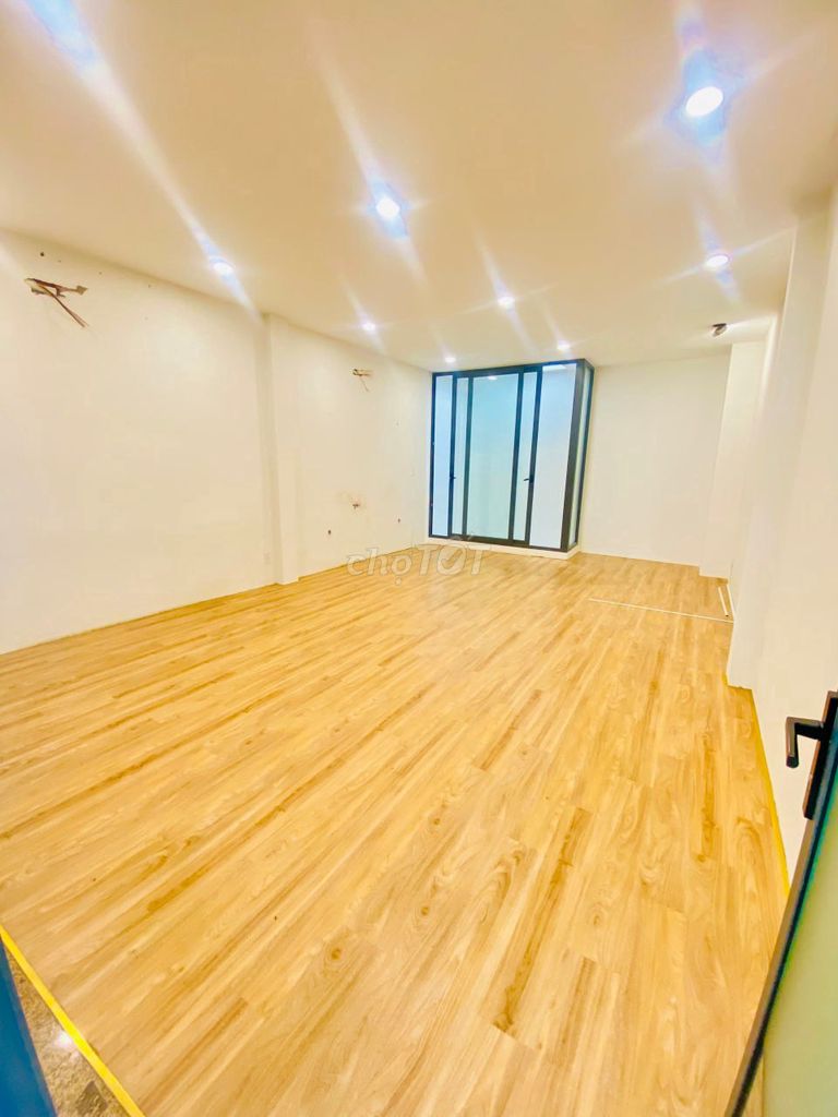 Home 5 x 20 meters, 5 floors. A Cư Xá Trần Quang Diệu District 3.