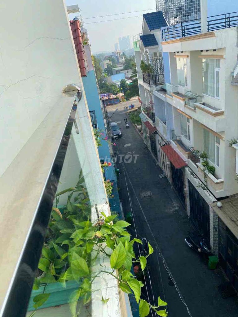 Rent the whole house 1 .1. It's 2 floors for 15 million a month.