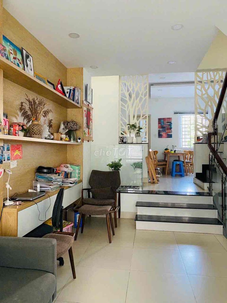 Rent the whole house 1 .1. It's 2 floors for 15 million a month.