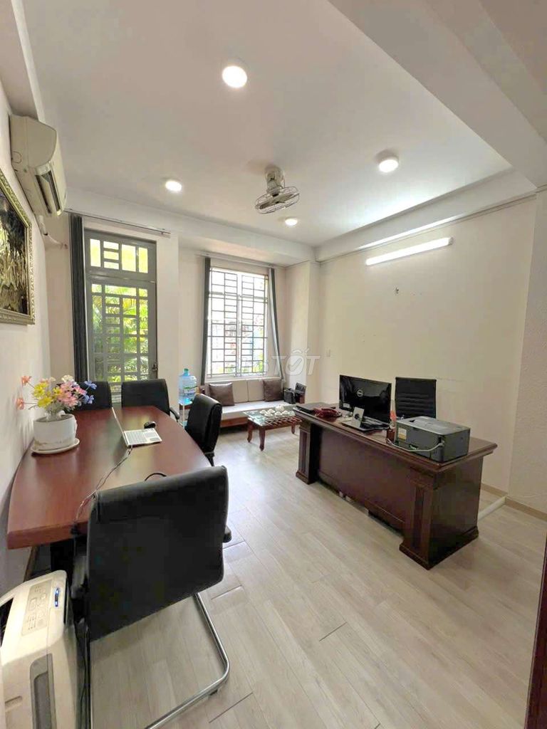 New house 99 percent, T.Q.B. 4 X15, 3 floors, 4 bedroom 3 toilets