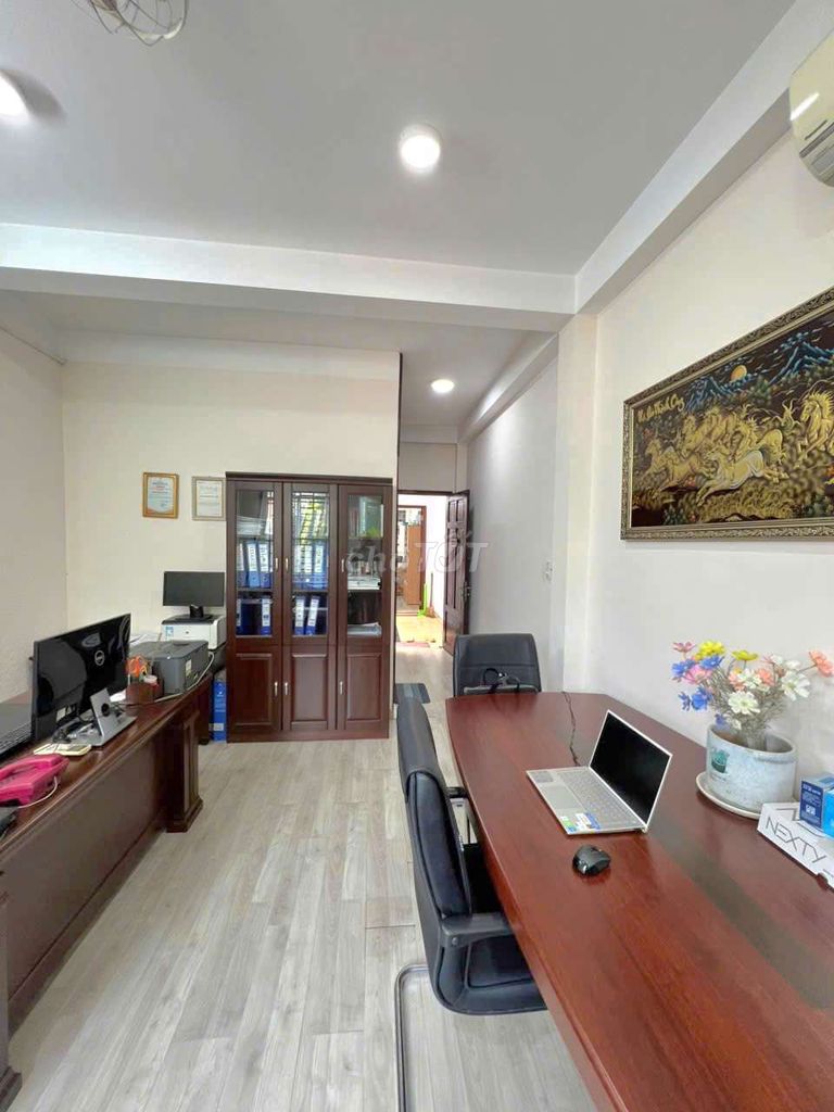 New house 99 percent, T.Q.B. 4 X15, 3 floors, 4 bedroom 3 toilets