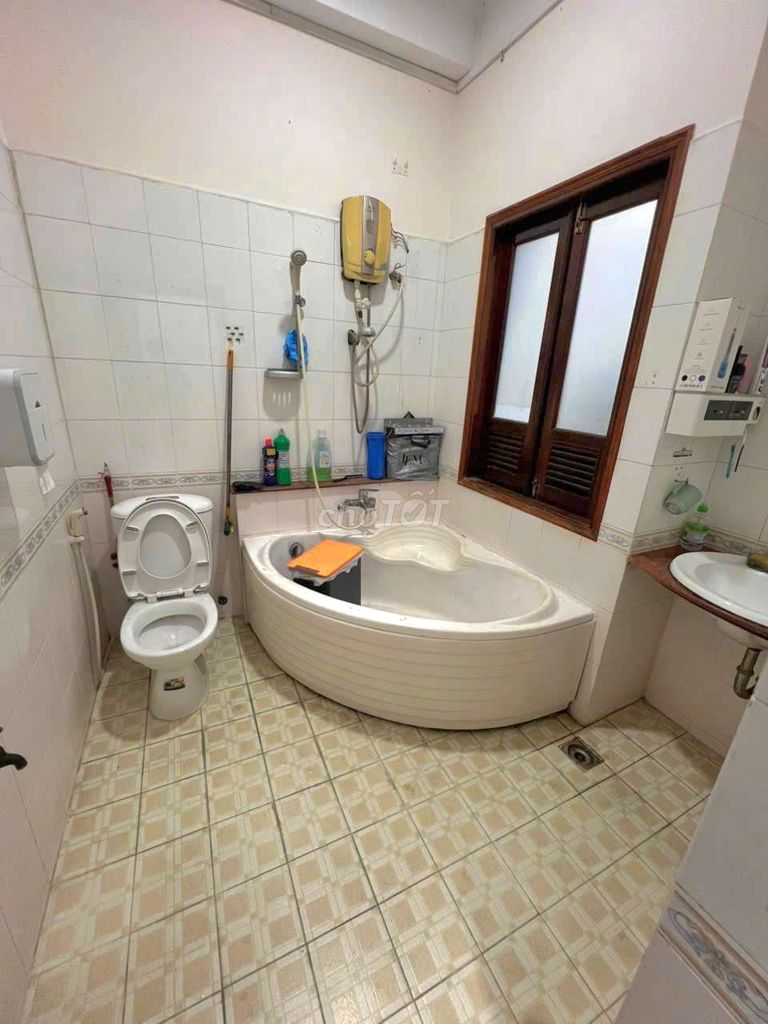 New house 99 percent, T.Q.B. 4 X15, 3 floors, 4 bedroom 3 toilets