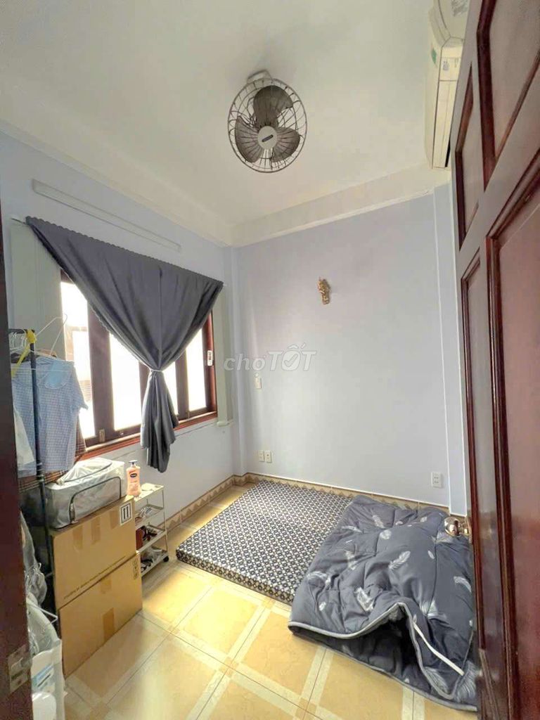 New house 99 percent, T.Q.B. 4 X15, 3 floors, 4 bedroom 3 toilets