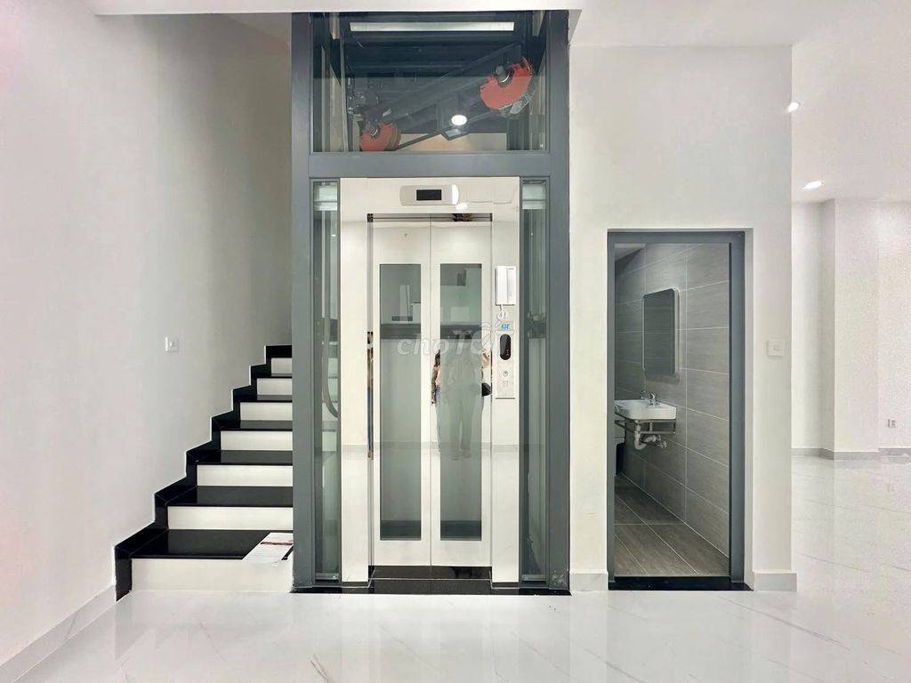 Rent a Trương Văn Bang cash house, Thạnh Mỹ Lợi District 2.50 million a month.