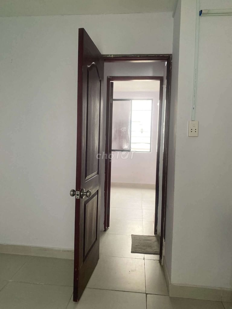 There's a three-way Phạm Văn Chiêu air-scan bedroom. 3 x 9 meters a floor.