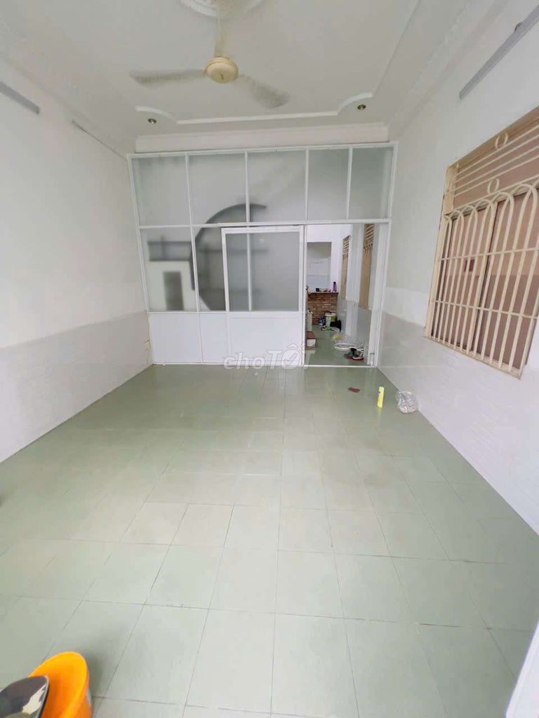 Rent the house. It's an alley building. 1/ Thống Nhất Gò Vấp.5.