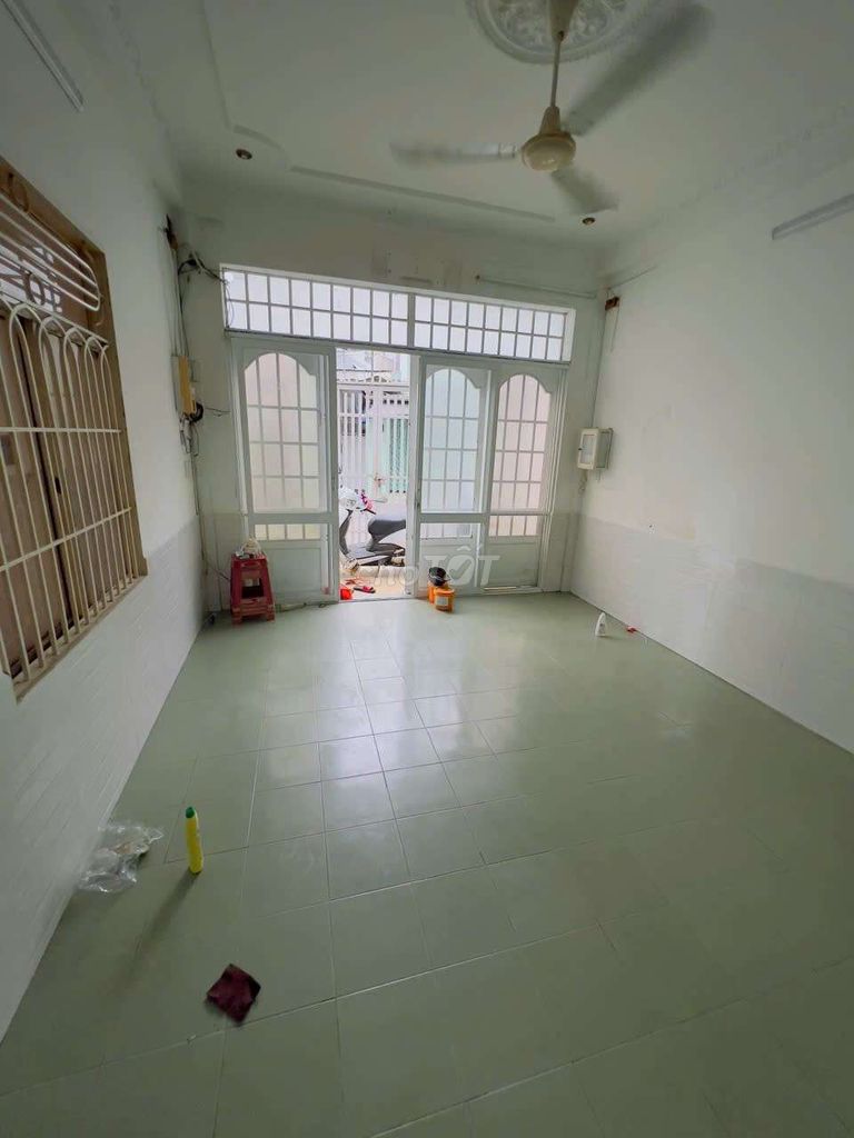 Rent the house. It's an alley building. 1/ Thống Nhất Gò Vấp.5.