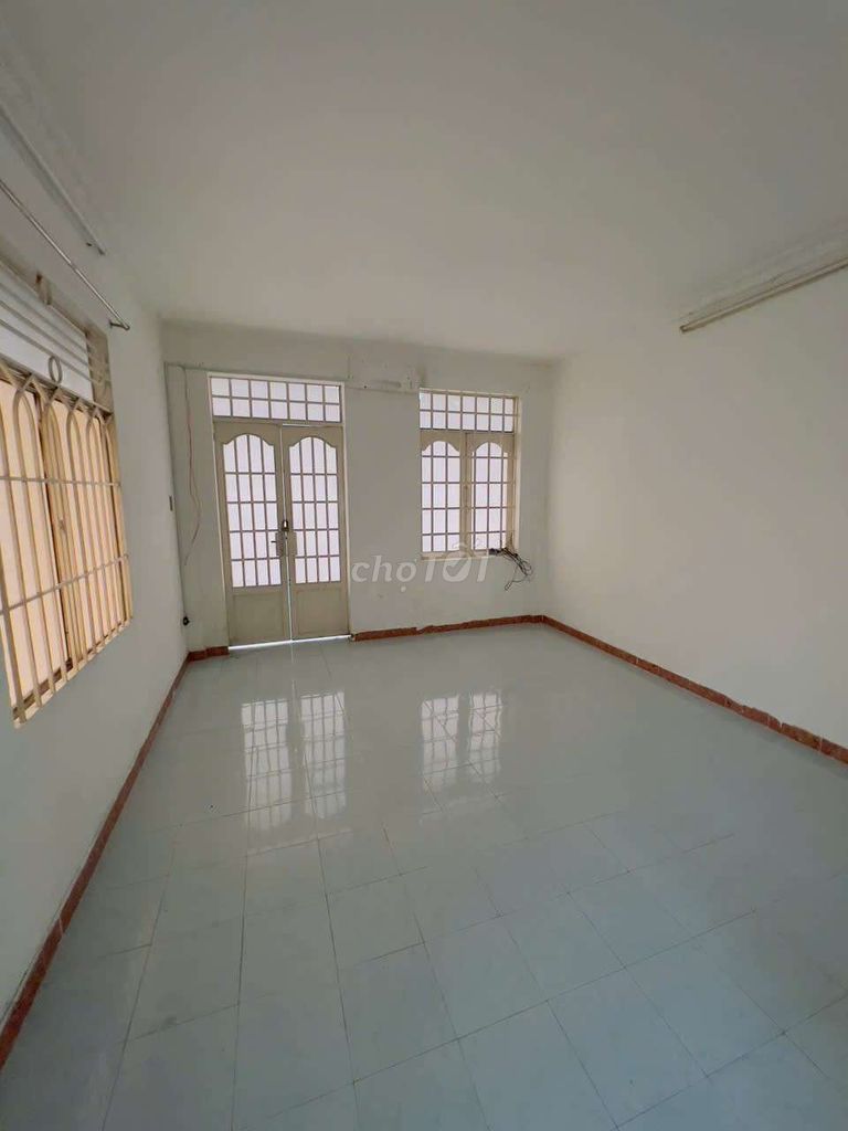 Rent the house. It's an alley building. 1/ Thống Nhất Gò Vấp.5.