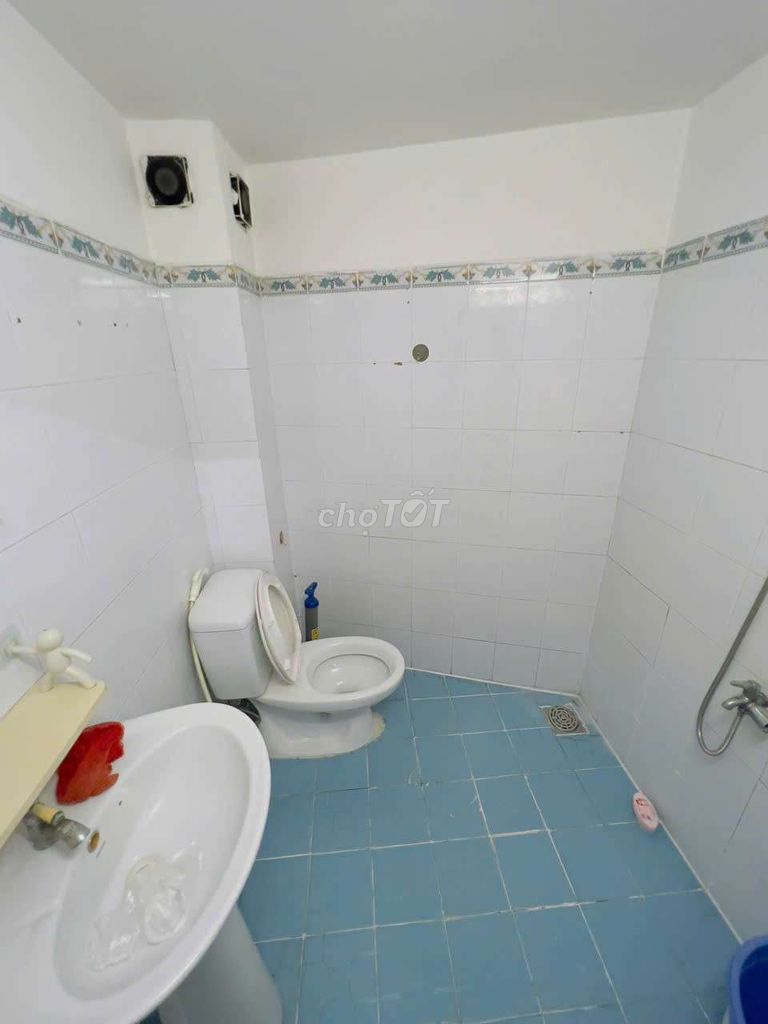 Rent the house. It's an alley building. 1/ Thống Nhất Gò Vấp.5.