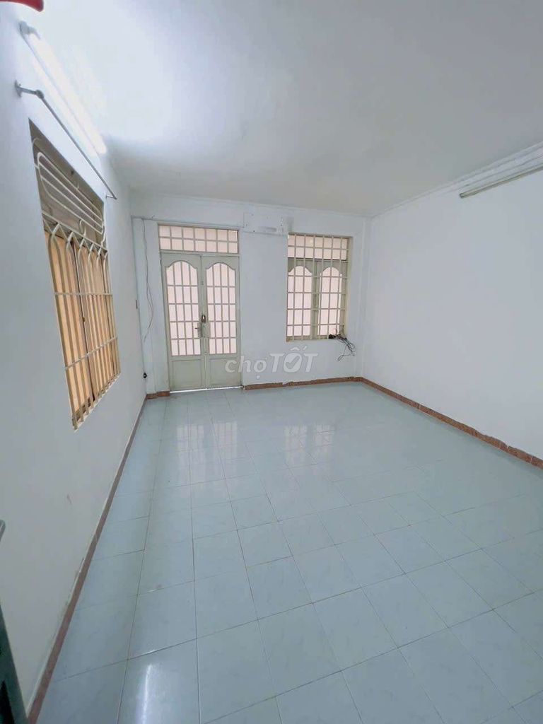 Rent the house. It's an alley building. 1/ Thống Nhất Gò Vấp.5.