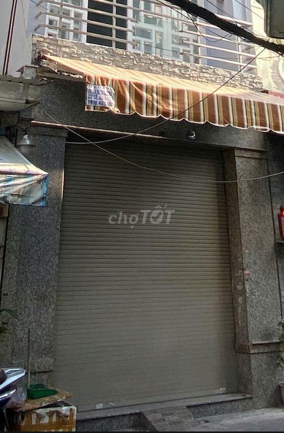Rent a house with a guard at Lạc Long Quân District 11.