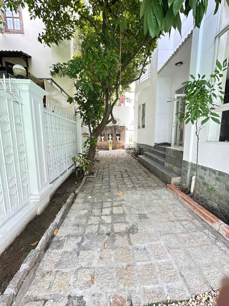 Rent Nguyễn Văn Hưởng Thảo Điền District 2.