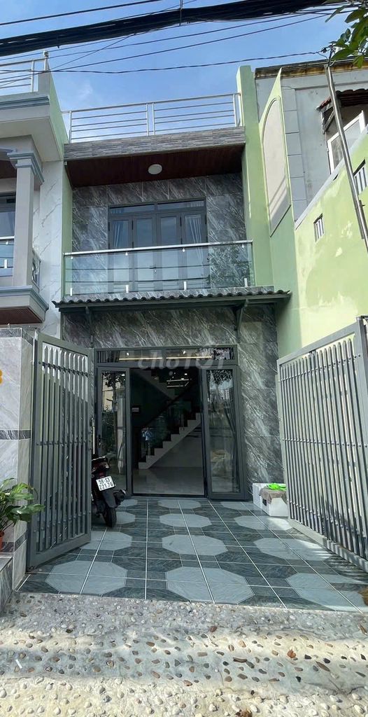 It's the owner who rents intra-integral cash near the Great City.
