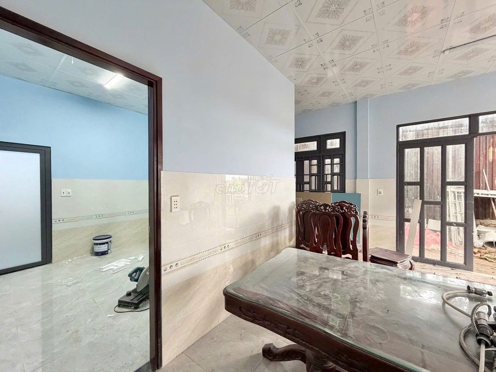 Rent a room for a fit bedroom, where they're running 500 M's on display.