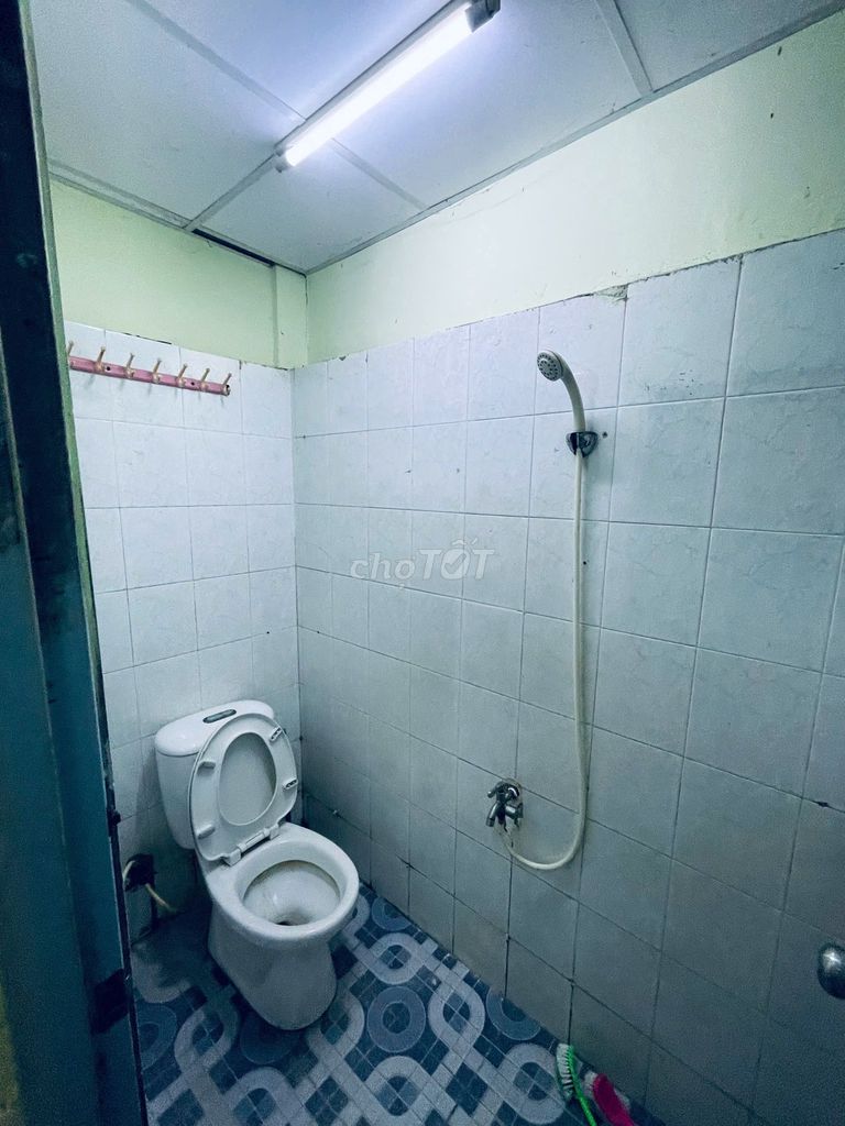 Renting whole houses, empty houses, negotiating interiors.