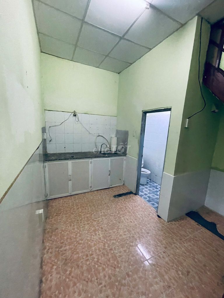 Renting whole houses, empty houses, negotiating interiors.
