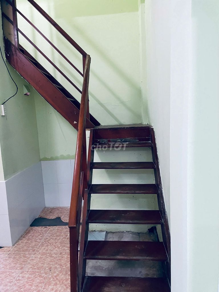 Renting whole houses, empty houses, negotiating interiors.