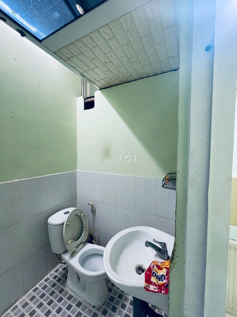 Renting whole houses, empty houses, negotiating interiors.