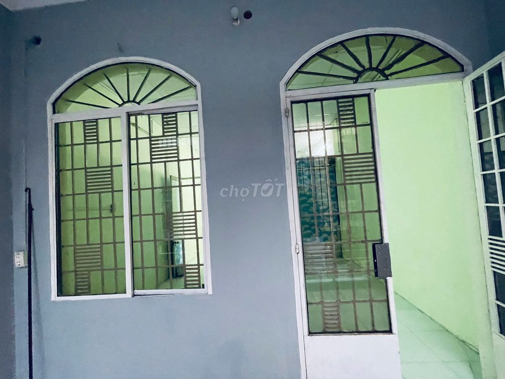 Renting whole houses, empty houses, negotiating interiors.