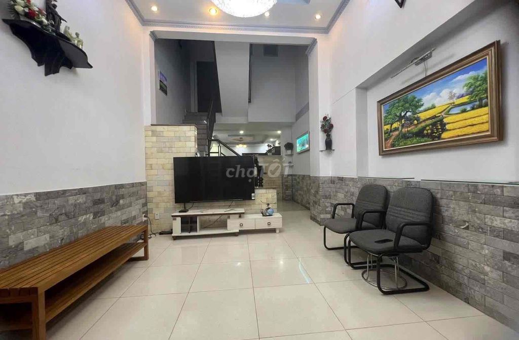 Rent a house in the interior of the family. 4 bedroom 5 toilets. 20 million.