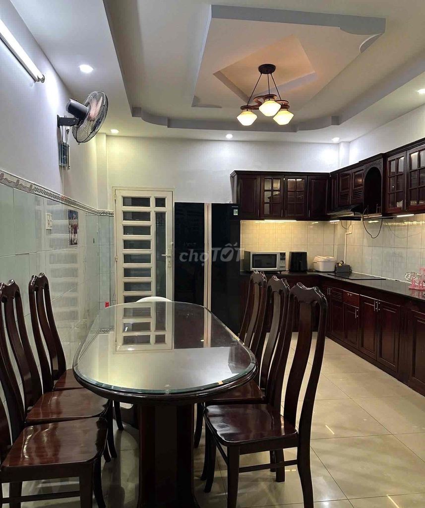 Rent a house in the interior of the family. 4 bedroom 5 toilets. 20 million.