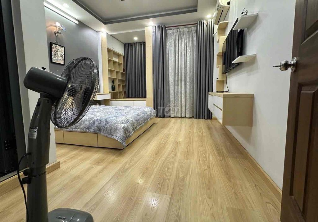 Rent a house in the interior of the family. 4 bedroom 5 toilets. 20 million.
